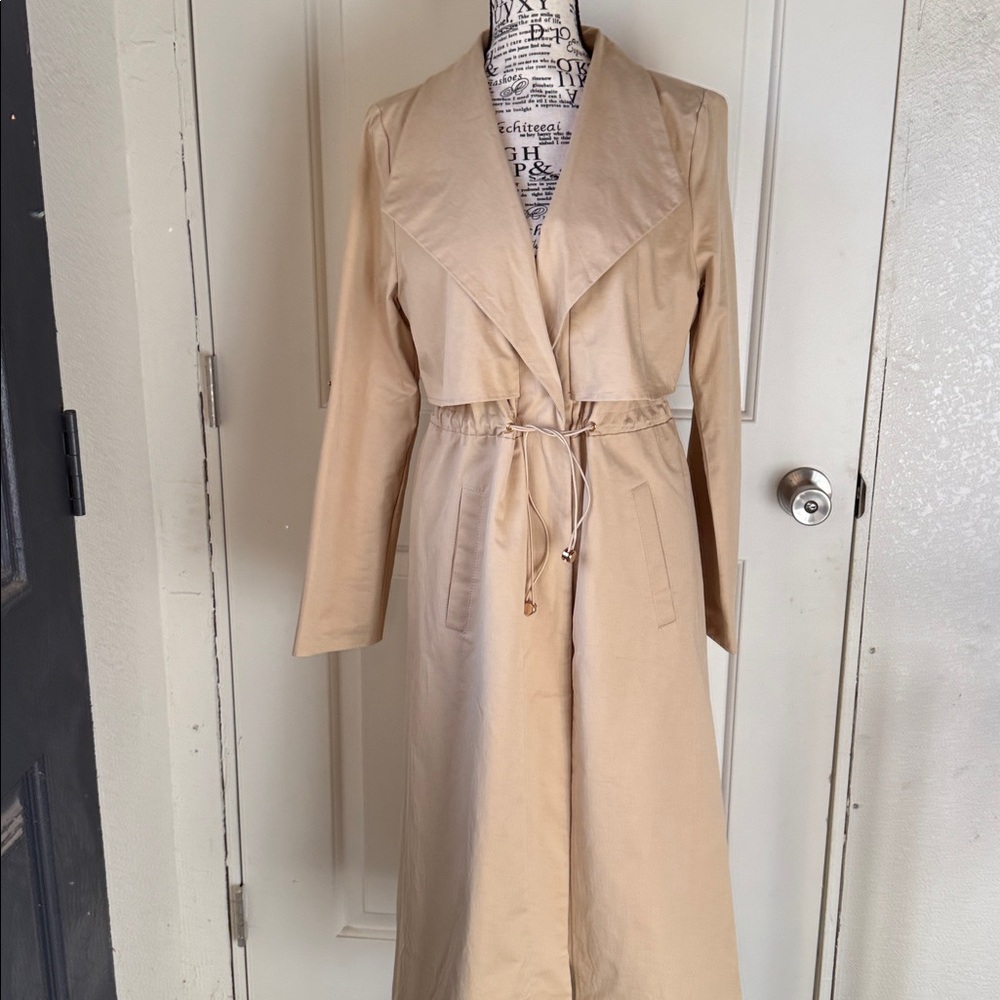 Stylish Tan khaki polyester Trench Coat size small very comfortable.